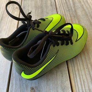 ⚽️ Children’s sports neon NIKE cleats ⚽️